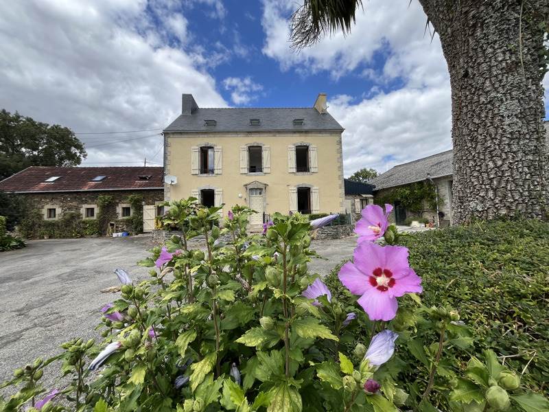 Maison 23 pièces 659 m² · à Saint-Coulitz · 659 m² · 767 339 €