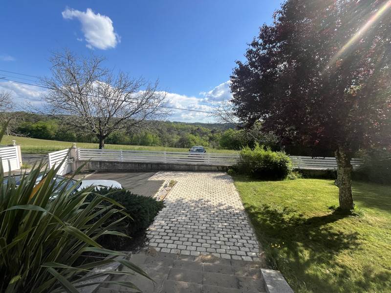 Vente Maison BASSILLAC ET AUBEROCHE - 10 pièces -181 m² - (24330)