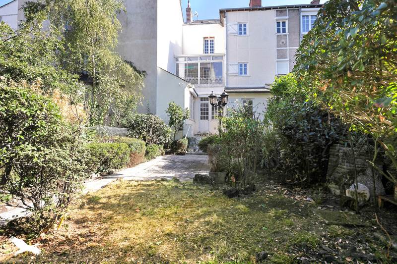 Maison 10 pièces 234 m² · à Tours · 234 m² · 617 372 €