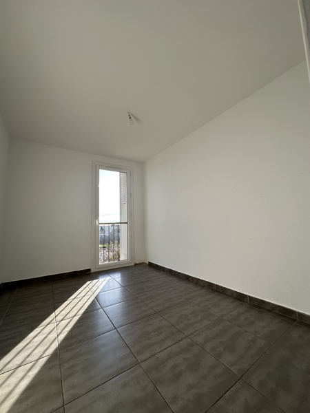 Vente Appartement LUNEL - 5 pièces -82 m² - (34400)