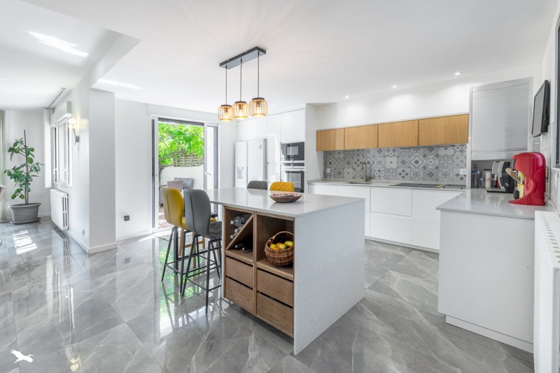 Vente Maison LUNEL VIEL - 8 pièces -250 m² - (34400)