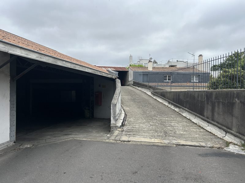 Vente Parking BORDEAUX - -  12 m² - (33800)