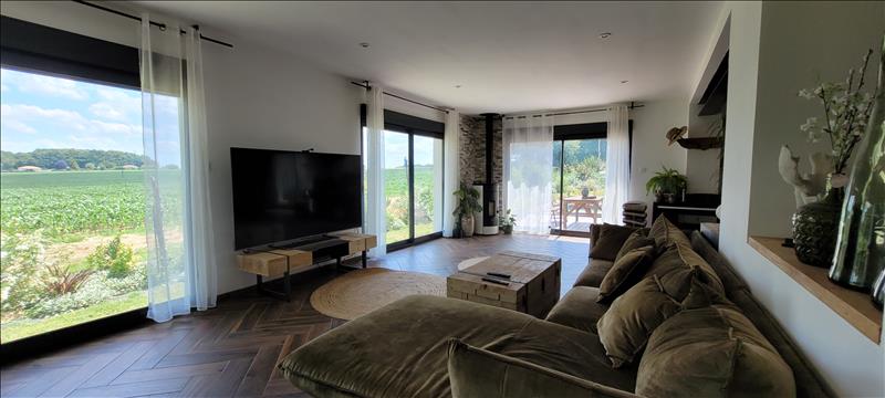 Vente Maison ST GEORGES DES COTEAUX - 4 pièces -150 m² - (17810)