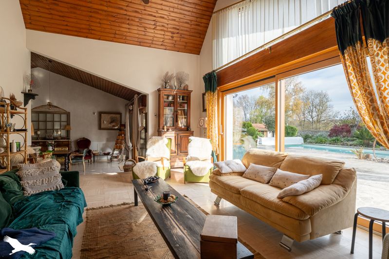 Vente Maison SAINTES - 7 pièces -242 m² - (17100)