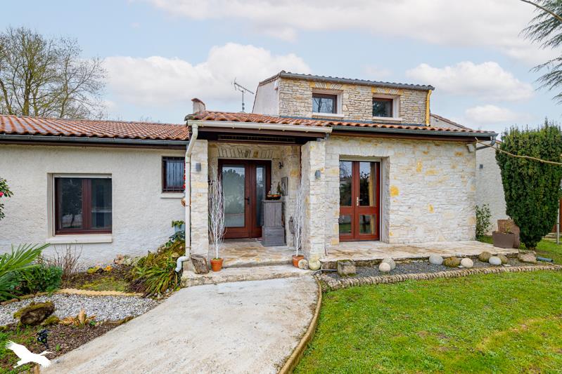 Vente Maison SAINTES - 7 pièces -242 m² - (17100)
