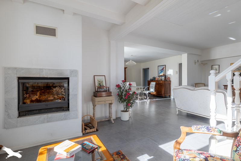 Vente Maison SAINTES - 6 pièces -242 m² - (17100)