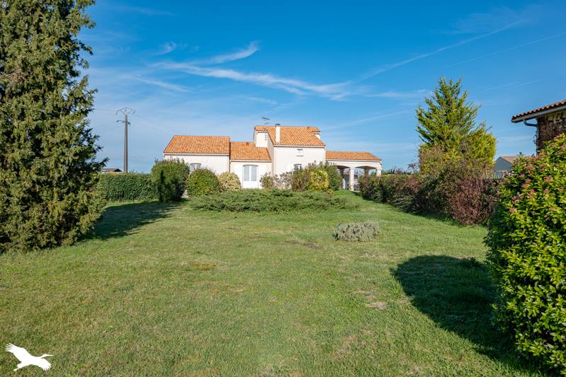 Vente Maison SAINTES - 6 pièces -242 m² - (17100)