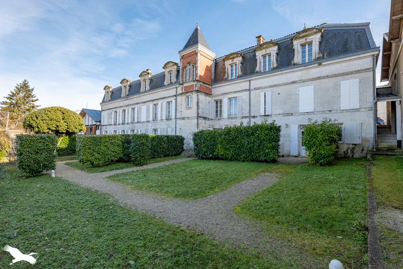 Vente Appartement SAINTES - 3 pièces -72 m² - (17100)