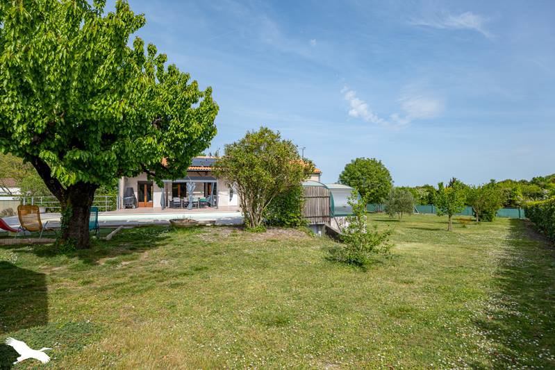 Vente Maison SAINTES - 6 pièces -144 m² - (17100)