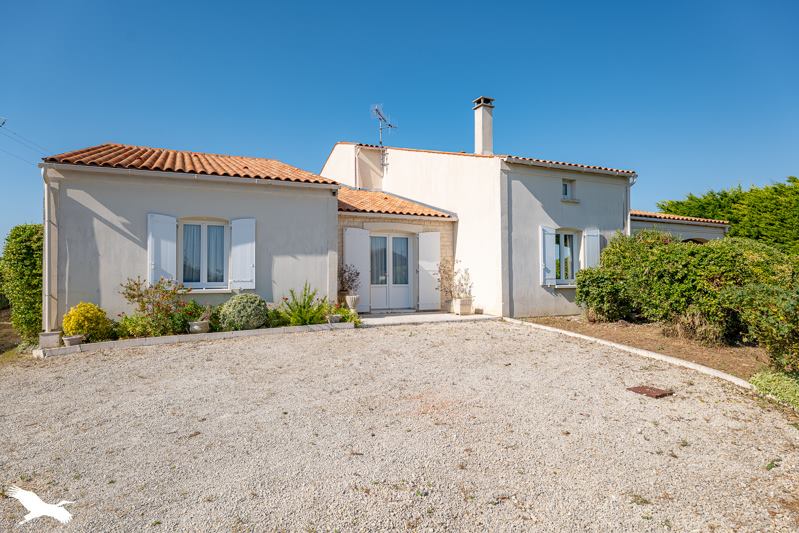 Maison 6 pièces 242 m² · à Saintes · 242 m² · 334 336 €