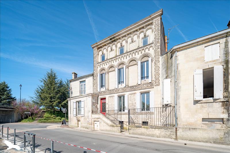 Vente Maison SAINTES - 7 pièces -193 m² - (17100)