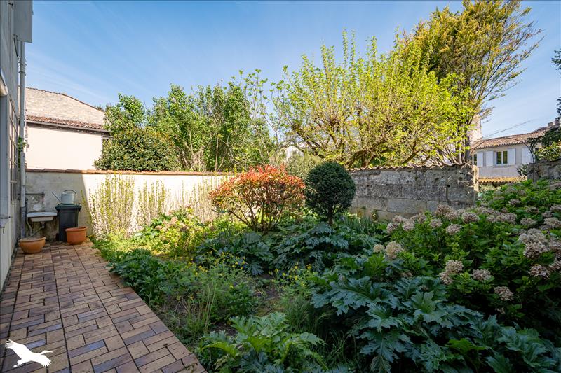 Vente Maison SAINTES - 7 pièces -193 m² - (17100)
