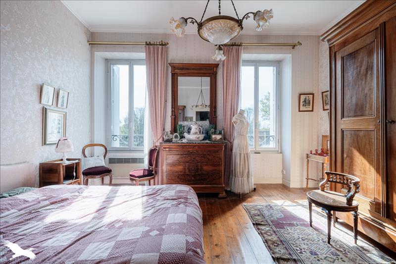 Vente Maison SAINTES - 7 pièces -193 m² - (17100)