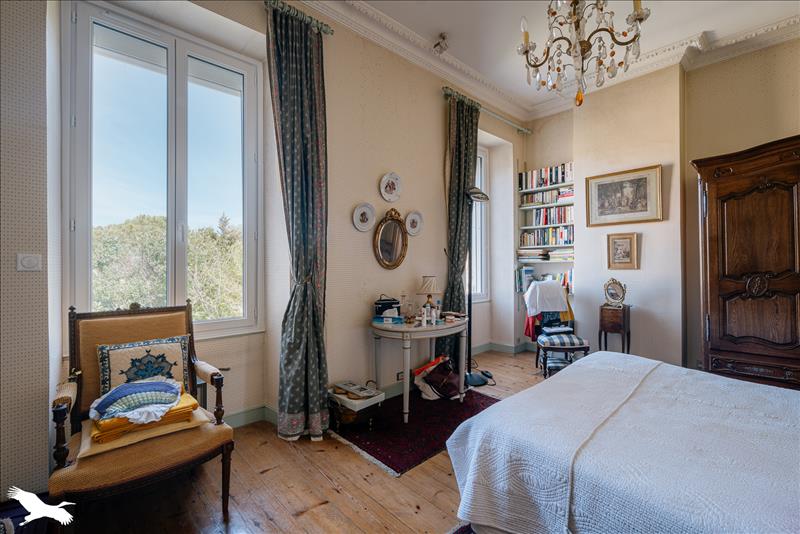 Vente Maison SAINTES - 7 pièces -193 m² - (17100)