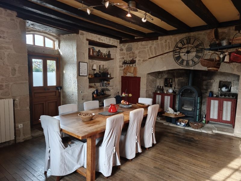 Vente Maison GOULLES - 7 pièces -240 m² - (19430)