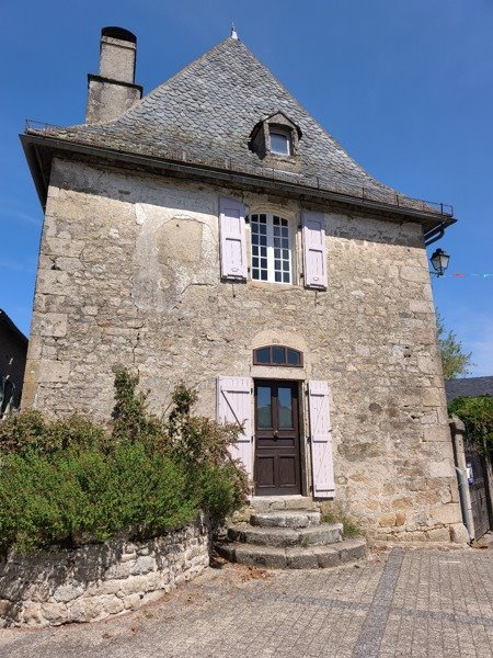 Vente Maison GOULLES - 7 pièces -240 m² - (19430)
