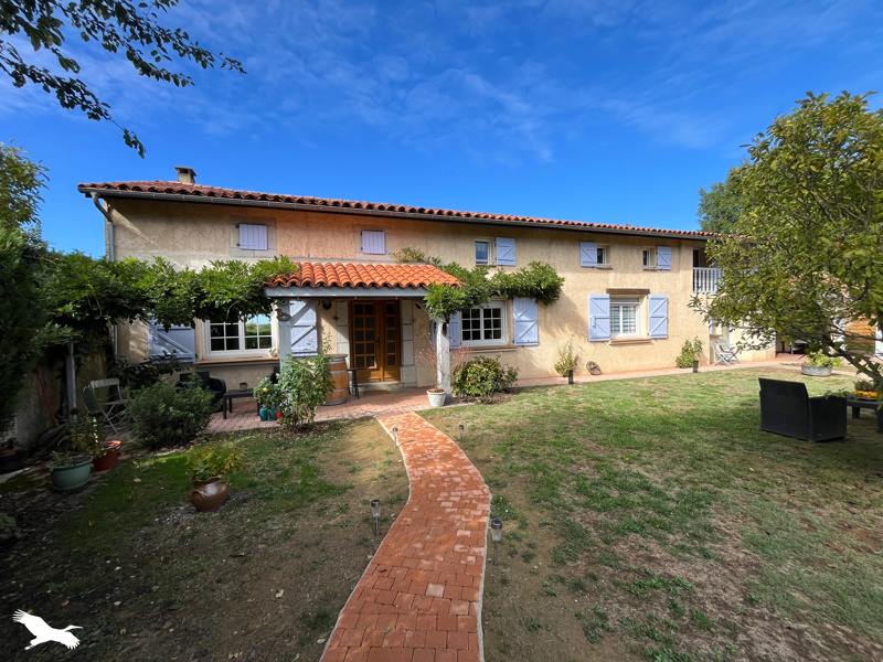 Maison 8 pièces 196 m² · à Ardiège · 196 m² · 359 000 €
