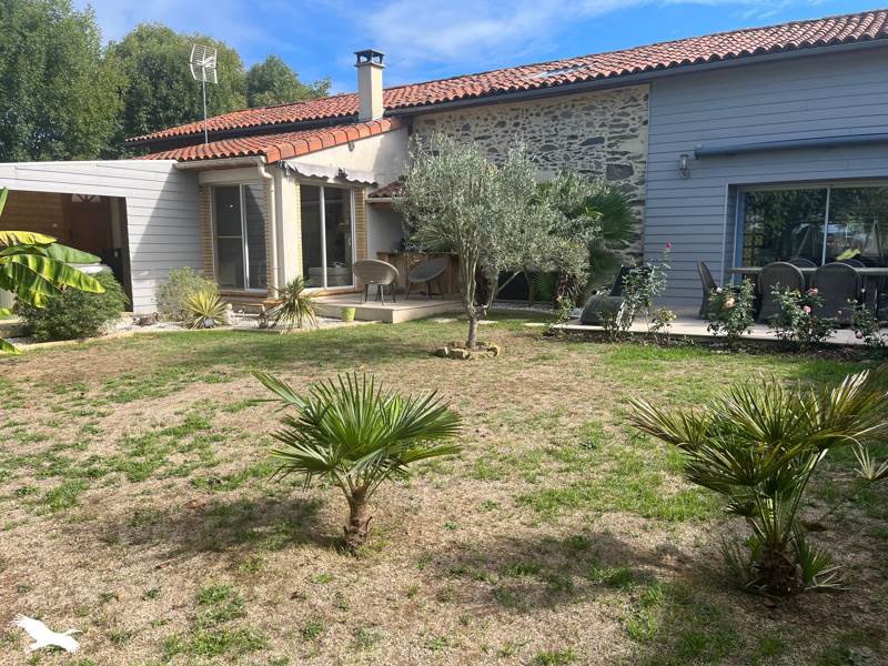 Vente Maison Ardiège - 8 pièces -196 m² - (31210)