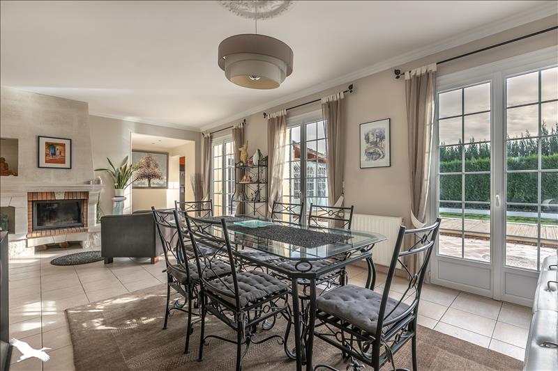 Vente Maison ST JEAN D ILLAC - 5 pièces -163 m² - (33127)