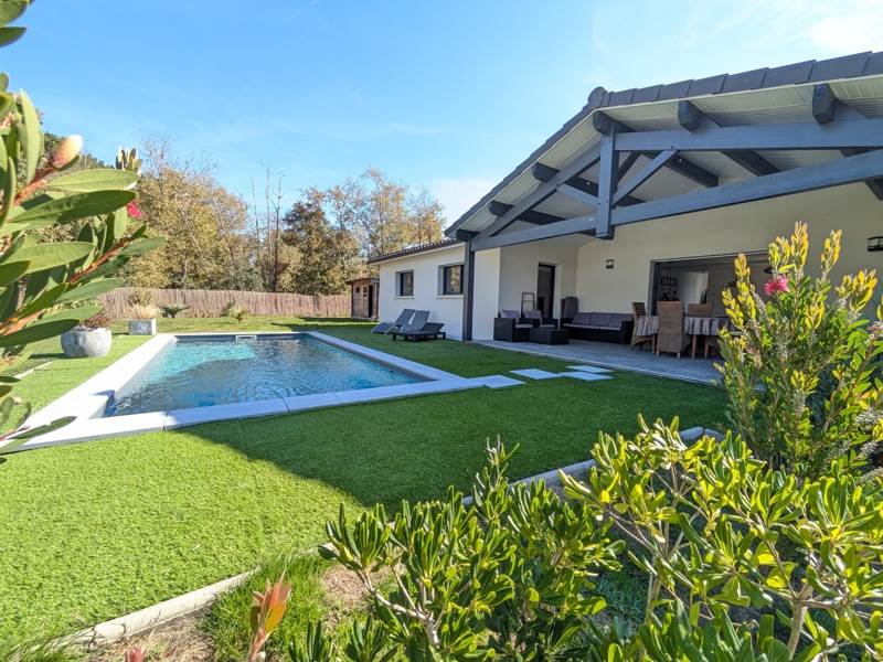 Vente Maison ST JEAN D ILLAC - 5 pièces -124 m² - (33127)