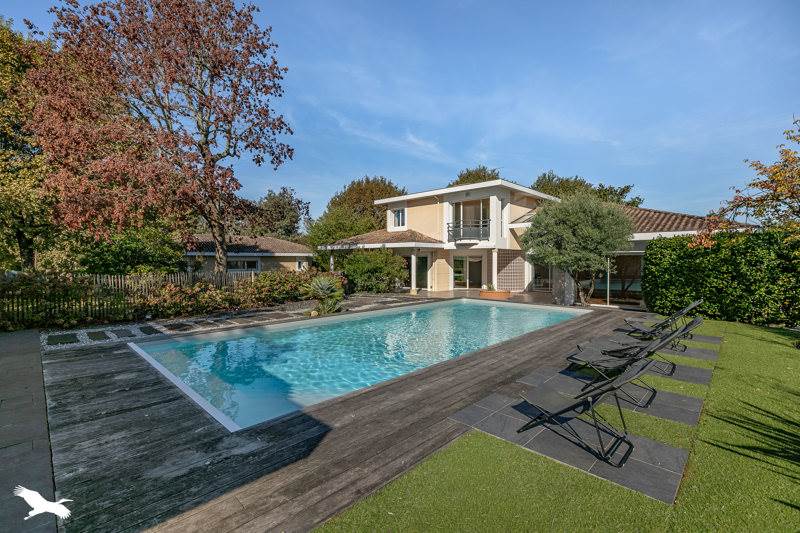 Vente Maison ST JEAN D ILLAC - 8 pièces -350 m² - (33127)
