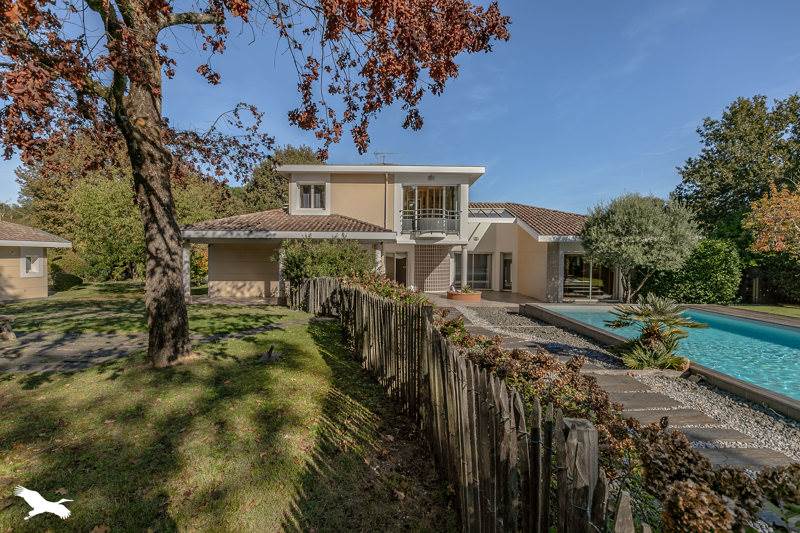 Vente Maison ST JEAN D ILLAC - 8 pièces -350 m² - (33127)