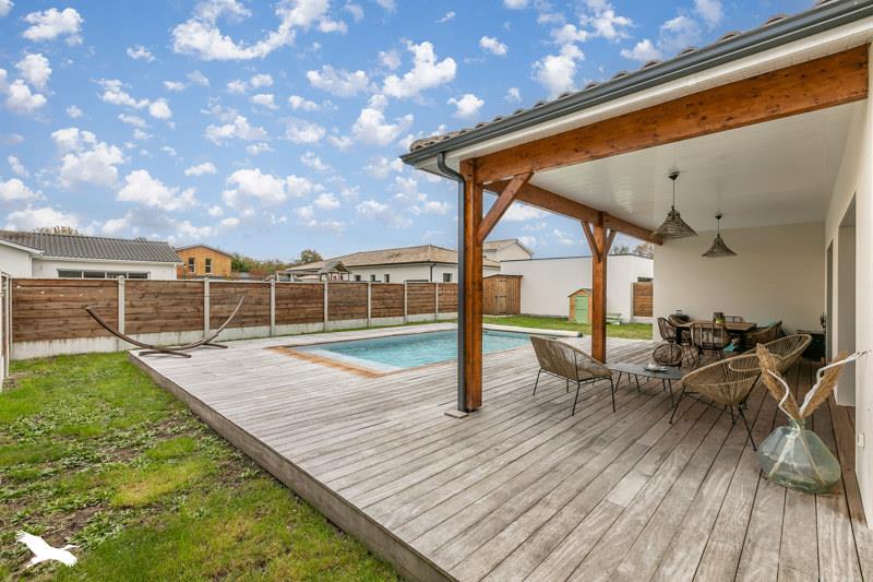Vente Maison ST JEAN D ILLAC - 5 pièces -132 m² - (33127)