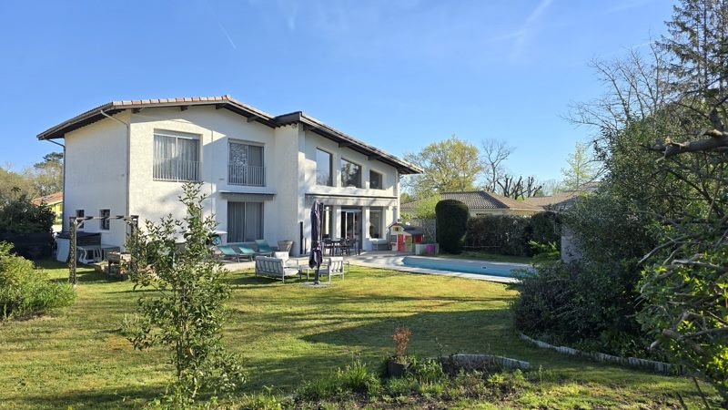 Vente Maison ST JEAN D ILLAC - 6 pièces -186 m² - (33127)