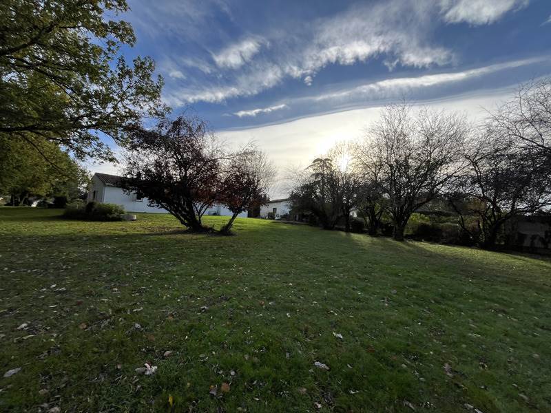 Terrain 900 m² · à La Salvetat-Saint-Gilles · 900 m² · 141 700 €