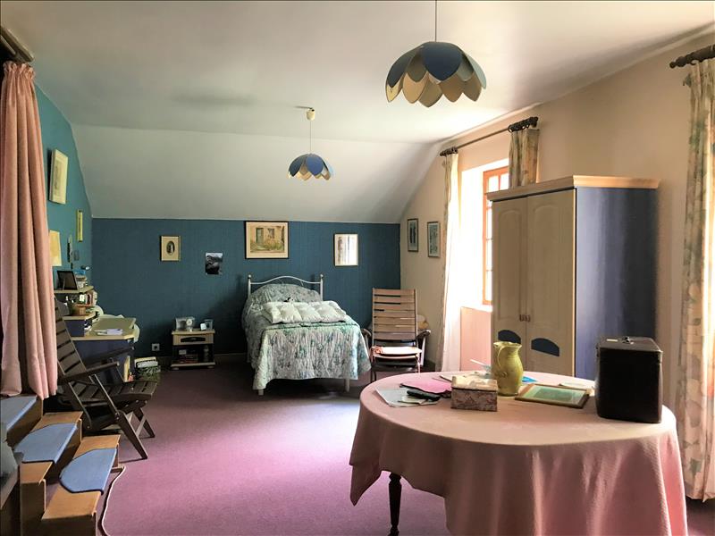 Vente Maison CERBOIS - 8 pièces -147 m² - (18120)