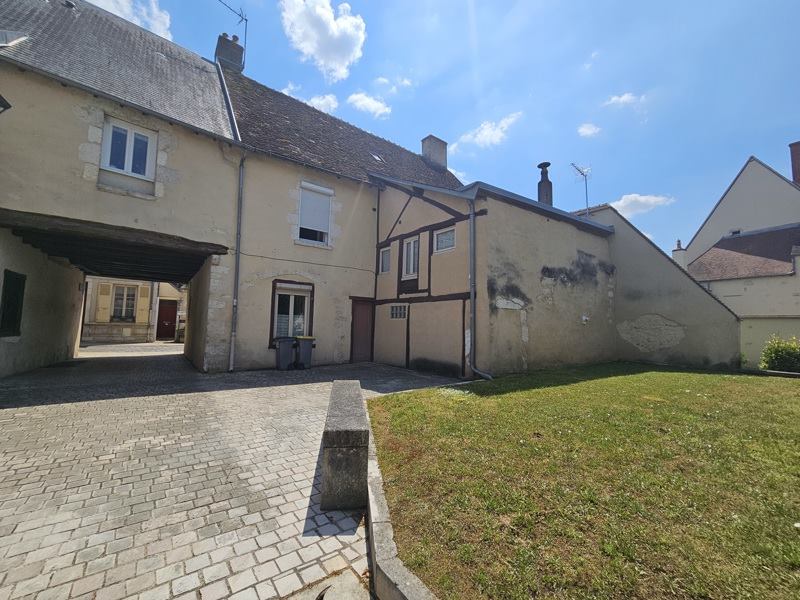 Vente Maison MEHUN SUR YEVRE - 8 pièces -207 m² - (18500)