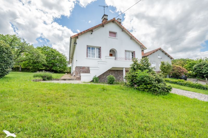 Vente Maison CHASSENON - 7 pièces -136 m² - (16150)