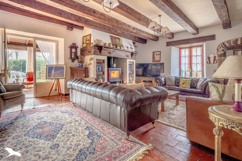 Vente Maison CHABANAIS - 7 pièces -151 m² - (16150)