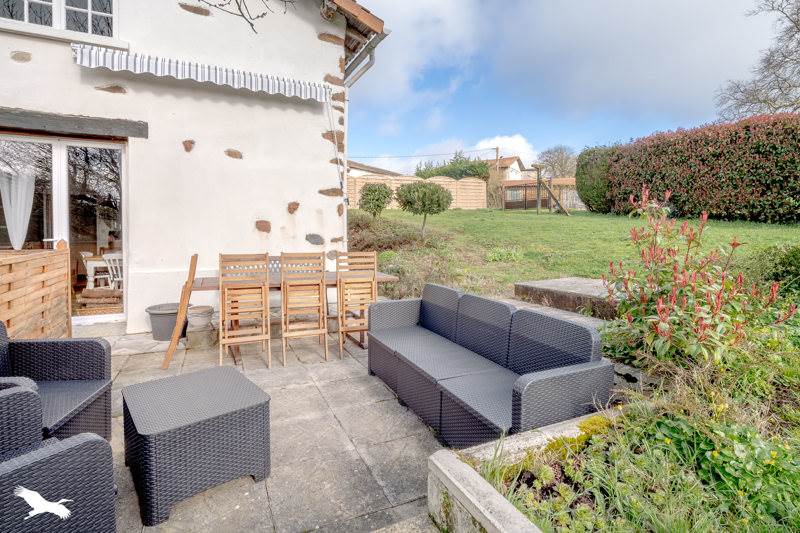 Vente Maison CHABANAIS - 7 pièces -151 m² - (16150)