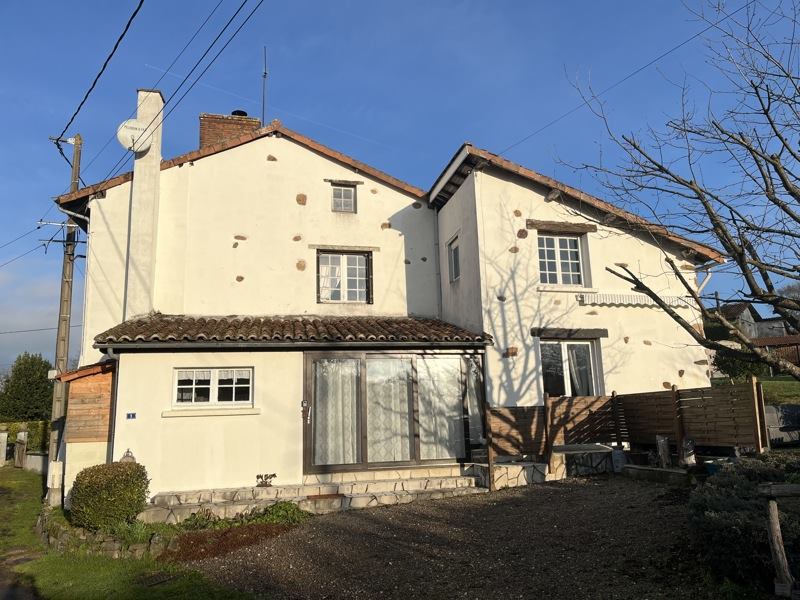 Vente Maison CHABANAIS - 7 pièces -151 m² - (16150)