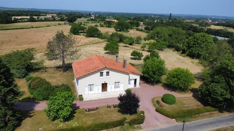 Vente Maison CHASSENON - 5 pièces -110 m² - (16150)