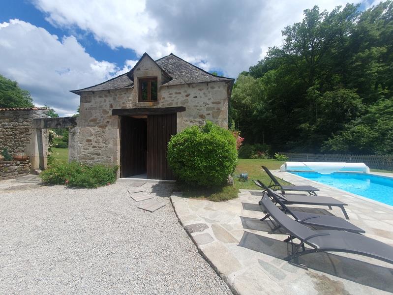 Vente Château BASSIGNAC - 12 pièces -346 m² - (15240)