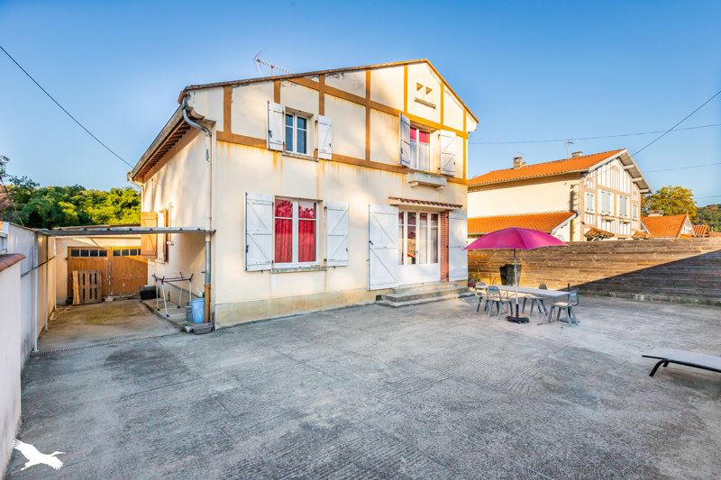 Vente Maison SALIES DU SALAT - 9 pièces -181 m² - (31260)