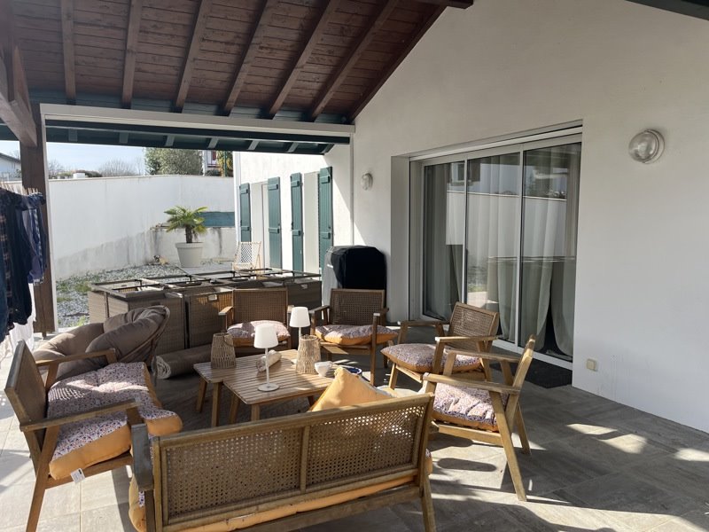 Vente Maison ESPELETTE - 7 pièces -170 m² - (64250)