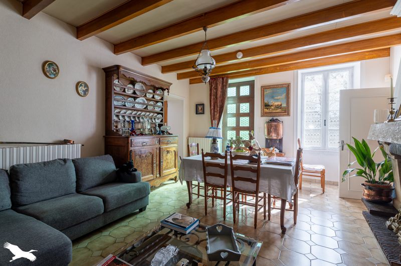Vente Maison AUJAC - 8 pièces -129 m² - (17770)