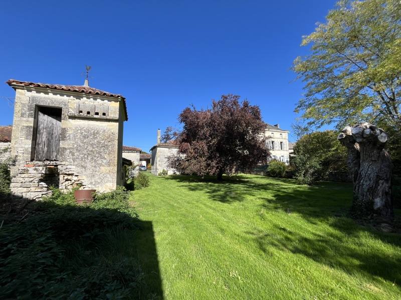 Vente Maison SIECQ - 10 pièces -248 m² - (17490)