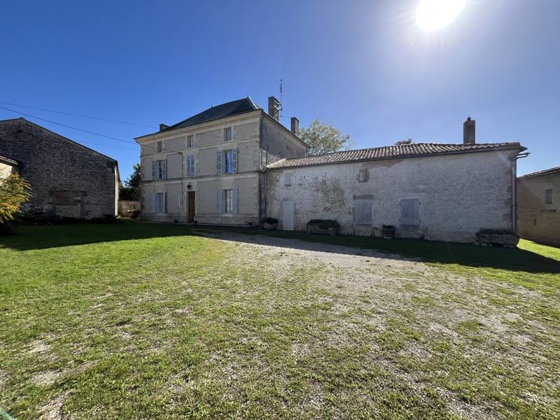 Vente Maison SIECQ 17490 10 pièces - 248 m²