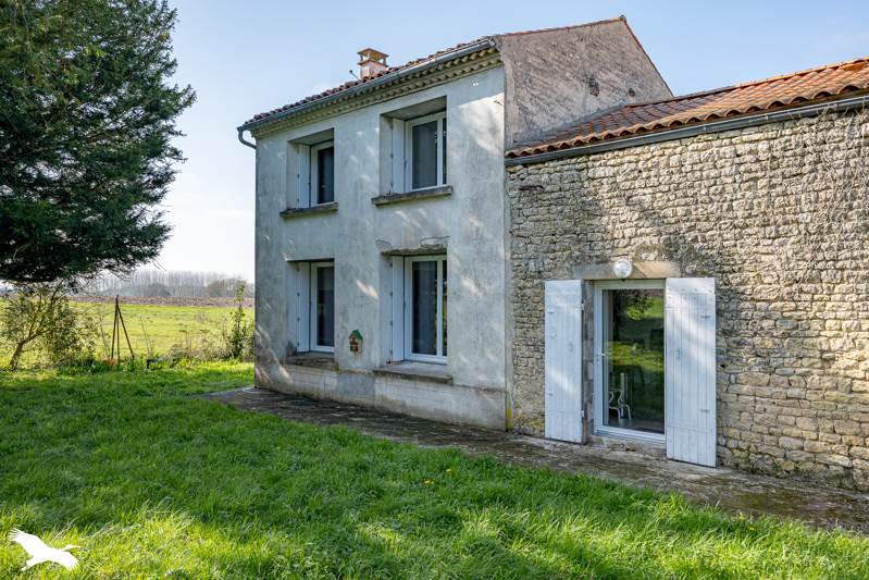 Vente Maison VARAIZE - 4 pièces -102 m² - (17400)