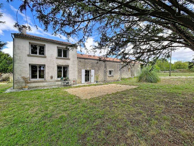 Vente Maison VARAIZE 17400 4 pièces - 102 m²