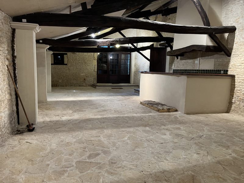Vente Maison MIGRON - 5 pièces -209 m² - (17770)