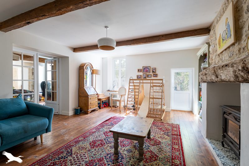 Vente Maison NERE - 7 pièces -189 m² - (17510)