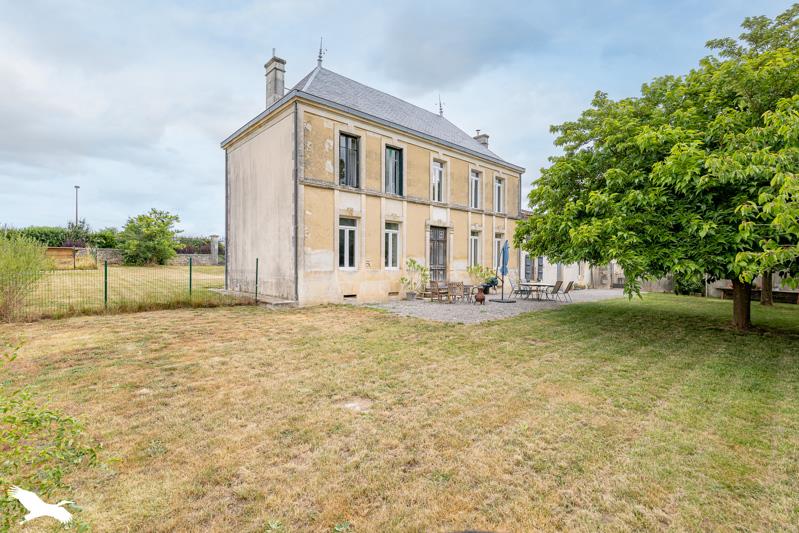 Vente Maison ST PIERRE DE JUILLERS - 8 pièces -230 m² - (17400)