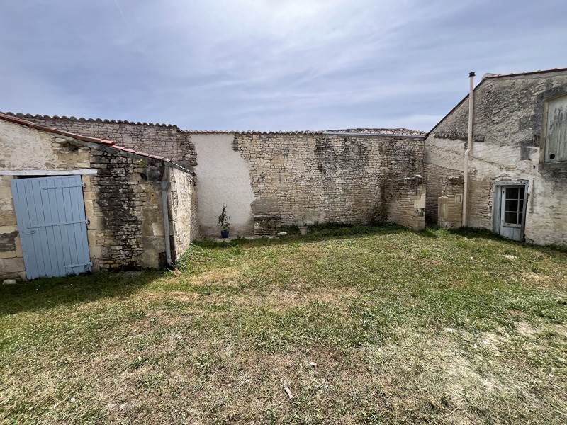 Vente Maison LOUZIGNAC - 8 pièces -214 m² - (17160)