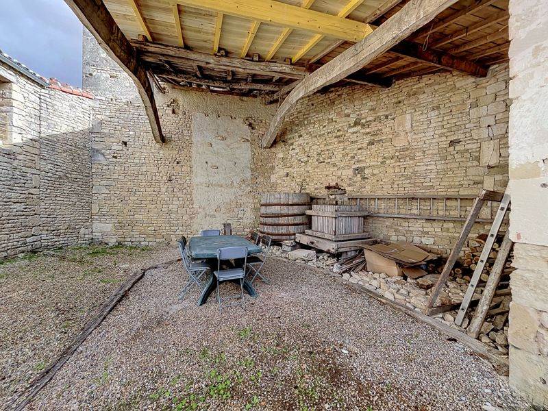 Vente Maison Louzignac - 8 pièces -204 m² - (17160)