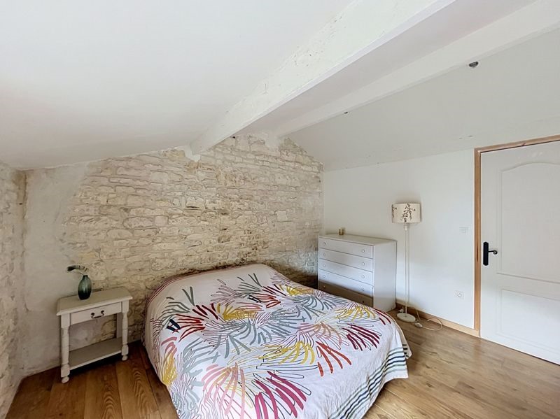 Vente Maison Louzignac - 8 pièces -204 m² - (17160)